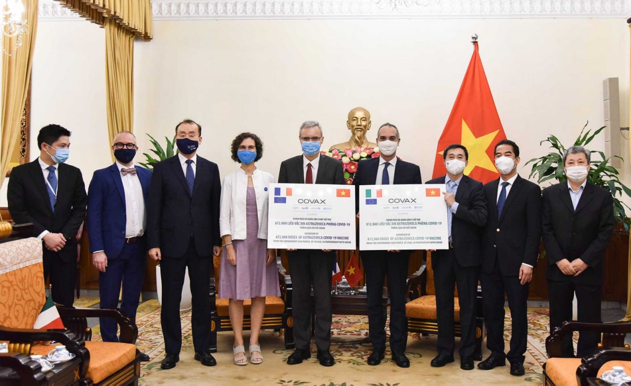 Pháp và Italia tặng 1,5 triệu liều vaccine phòng Covid-19 cho Việt Nam Pháp và Italia tặng 1,5 triệu liều vaccine phòng Covid-19 cho Việt Nam