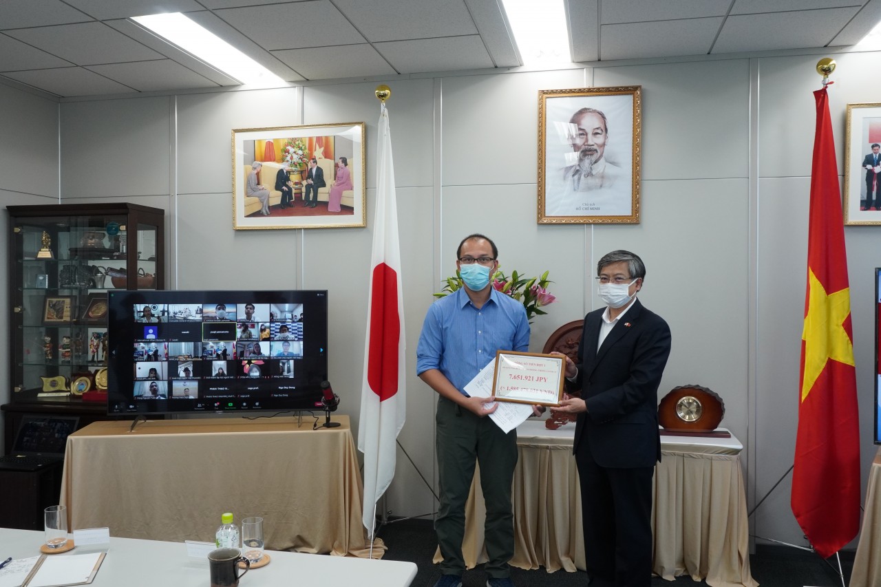 Người Việt tại Nhật Bản ủng hộ 1,6 tỷ cho Quỹ Vaccine phòng chống Covid-19 Người Việt tại Nhật Bản ủng hộ 1,6 tỷ cho Quỹ Vaccine phòng chống Covid-19