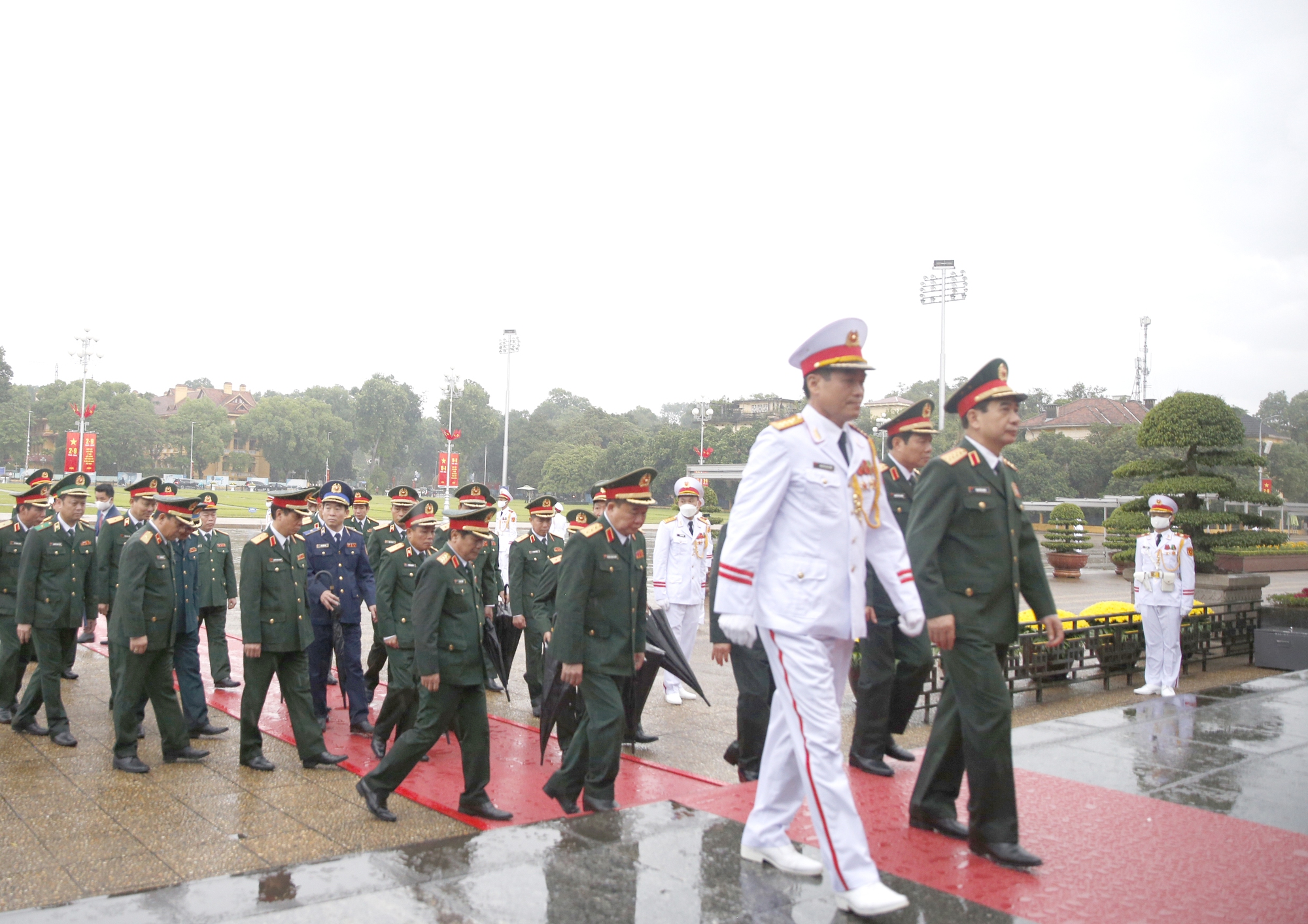 Lãnh đạo Đảng và Nhà nước viếng Chủ tịch Hồ Chí Minh - Ảnh 3. Lãnh đạo Đảng và Nhà nước viếng Chủ tịch Hồ Chí Minh - Ảnh 3.