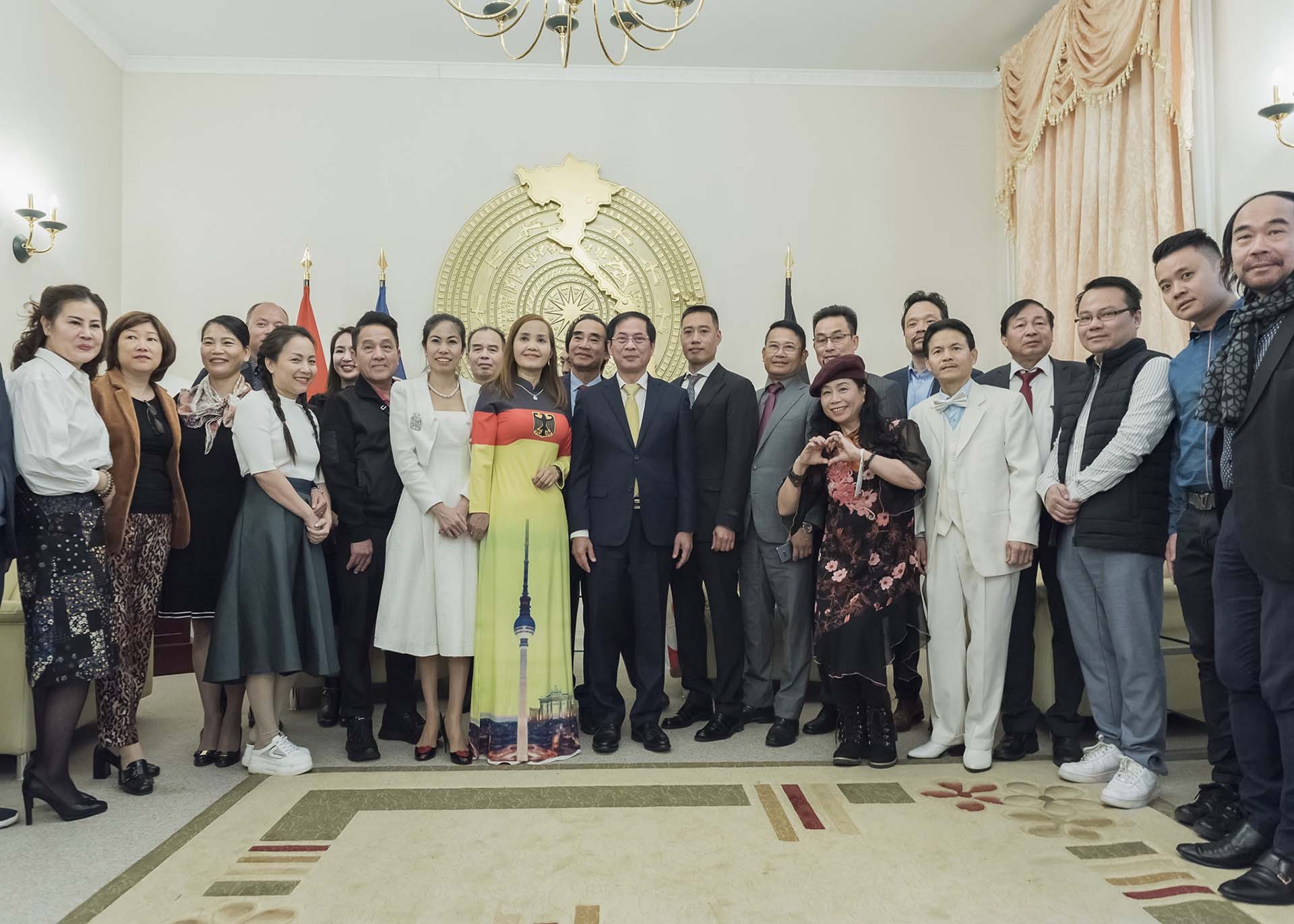 Bộ trưởng Ngoại giao Bùi Thanh Sơn: Cộng đồng người Việt Nam tại Đức hãy là cầu nối vững chắc cho quan hệ giữa hai nước Bộ trưởng Ngoại giao Bùi Thanh Sơn: Cộng đồng người Việt Nam tại Đức hãy là cầu nối vững chắc cho quan hệ giữa hai nước