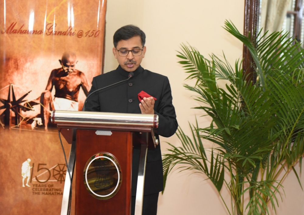 Kỷ niệm 151 năm ngày sinh của Anh hùng dân tộc Ấn Độ Mahatma Gandhi tại Hà Nội ky niem 151 nam ngay sinh cua anh hung dan toc an do mahatma gandhi tai ha noi