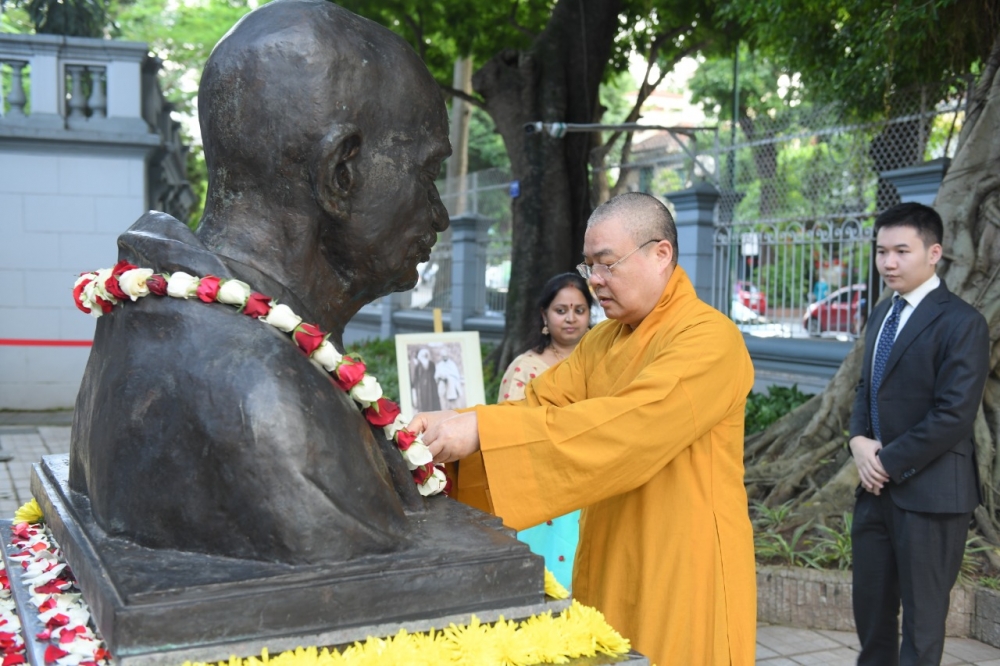 Kỷ niệm 151 năm ngày sinh của Anh hùng dân tộc Ấn Độ Mahatma Gandhi tại Hà Nội ky niem 151 nam ngay sinh cua anh hung dan toc an do mahatma gandhi tai ha noi