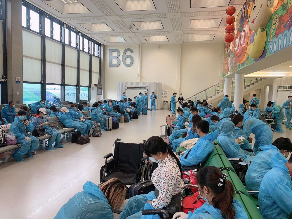 Thêm chuyến bay đưa 340 công dân Việt Nam từ châu Âu và châu Phi về nước Thêm chuyến bay đưa 340 công dân Việt Nam từ châu Âu và châu Phi về nước