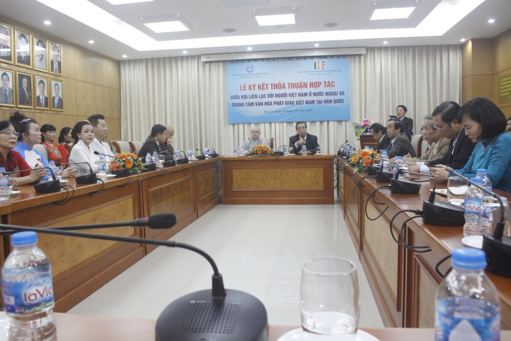 Ký kết thỏa thuận hợp tác giữa ALOV với Trung tâm Văn hóa Phật giáo Việt Nam tại Hàn Quốc Ký kết thỏa thuận hợp tác giữa ALOV với Trung tâm Văn hóa Phật giáo Việt Nam tại Hàn Quốc