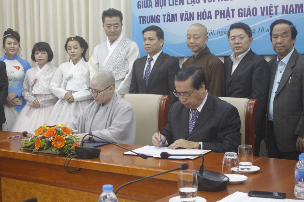 Ký kết thỏa thuận hợp tác giữa ALOV với Trung tâm Văn hóa Phật giáo Việt Nam tại Hàn Quốc Ký kết thỏa thuận hợp tác giữa ALOV với Trung tâm Văn hóa Phật giáo Việt Nam tại Hàn Quốc