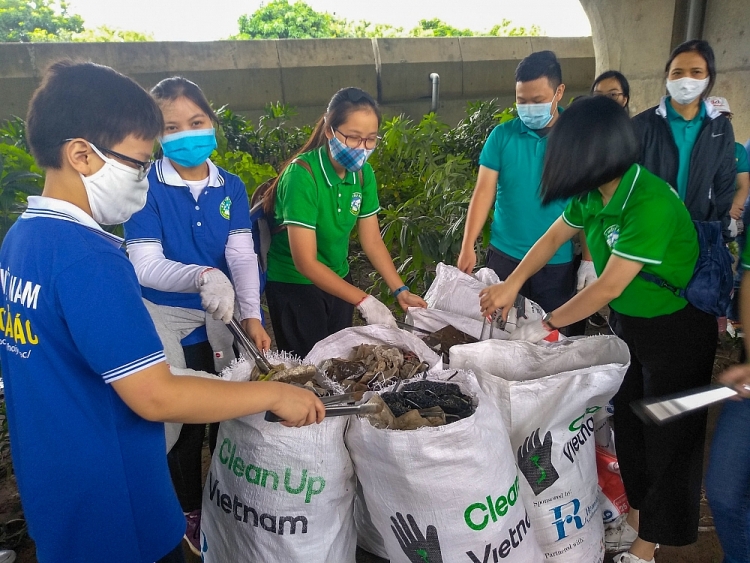 1000 tình nguyện viên tham gia dọn rác tại Hà Nội 1000 tình nguyện viên tham gia dọn rác tại Hà Nội