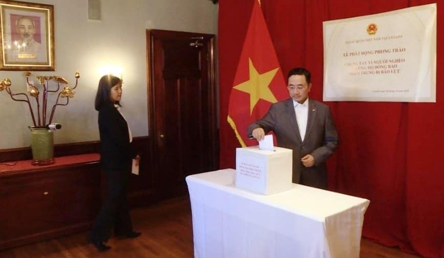 Đại sứ quán Việt Nam tại Brunei, Canada phát động ủng hộ đồng bào miền Trung Đại sứ quán Việt Nam tại Brunei, Canada phát động ủng hộ đồng bào miền Trung