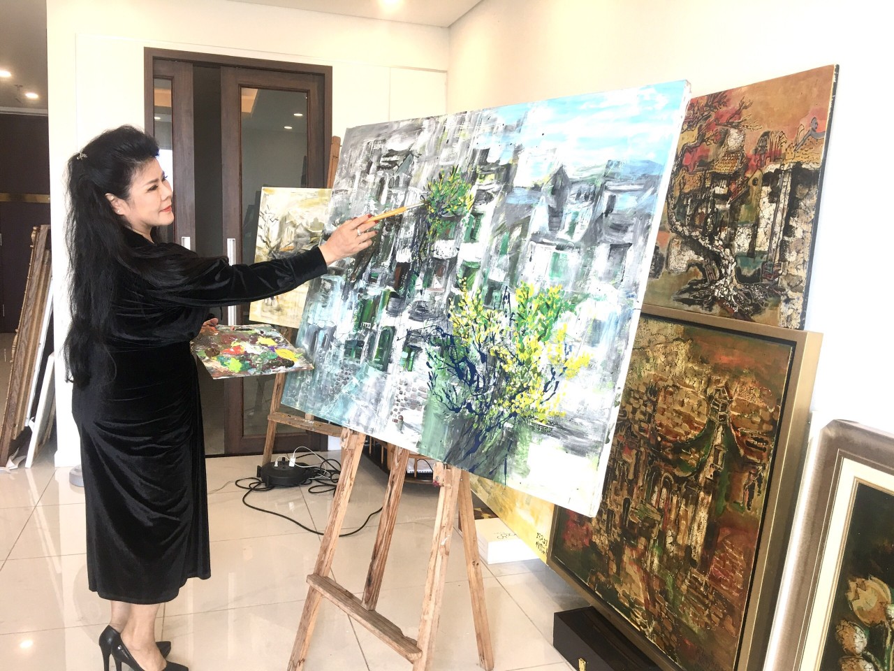 Việt kiều Văn Dương Thành: lấy hội họa tiếp lửa thiện nguyện, hướng về quê hương Việt kiều Văn Dương Thành: lấy hội họa tiếp lửa thiện nguyện, hướng về quê hương