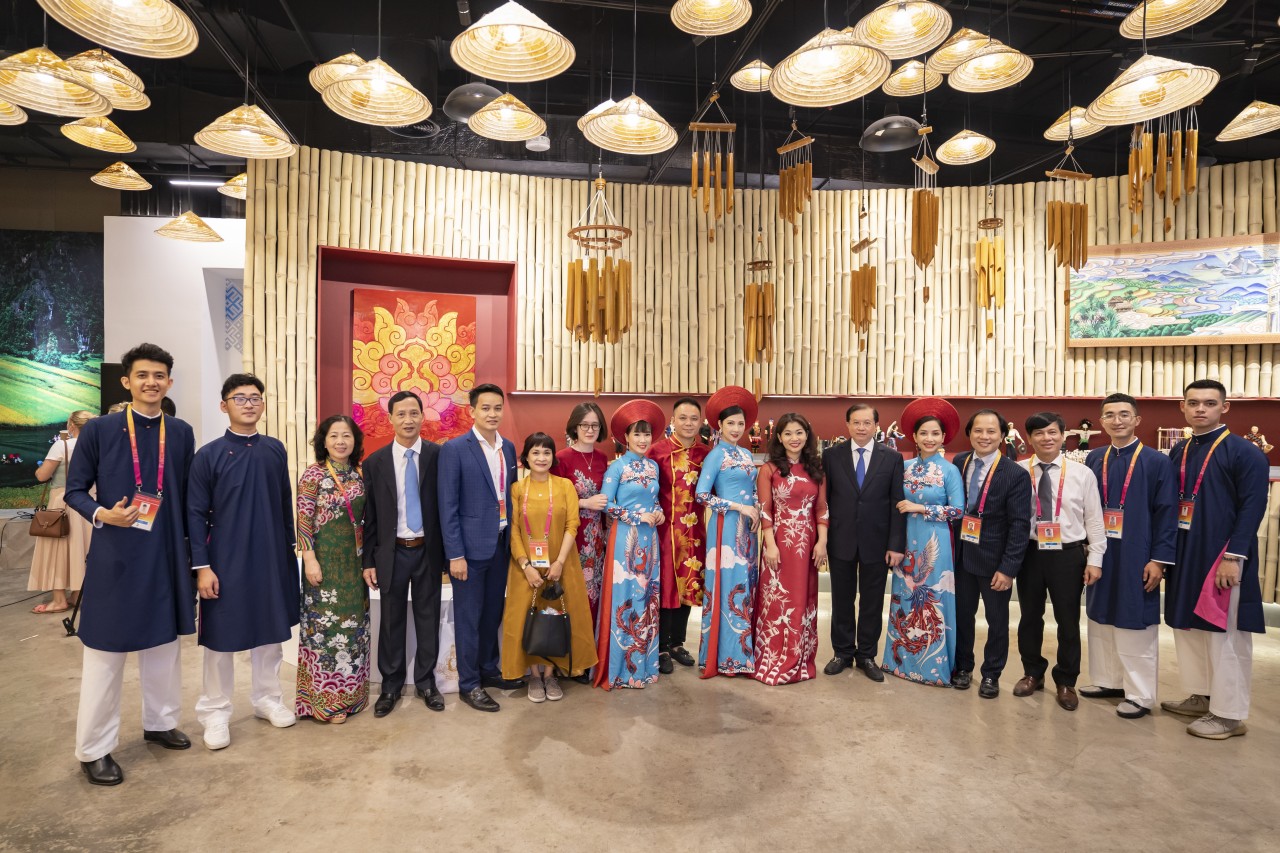 EXPO 2020 Dubai: ấn tượng với 800 chiếc nón bọc lá sen và phiên bản thu nhỏ của 18 tác phẩm nghệ thuật EXPO 2020 Dubai: ấn tượng với 800 chiếc nón bọc lá sen và phiên bản thu nhỏ của 18 tác phẩm nghệ thuật
