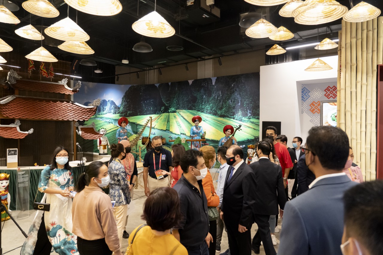 EXPO 2020 Dubai: ấn tượng với 800 chiếc nón bọc lá sen và phiên bản thu nhỏ của 18 tác phẩm nghệ thuật EXPO 2020 Dubai: ấn tượng với 800 chiếc nón bọc lá sen và phiên bản thu nhỏ của 18 tác phẩm nghệ thuật