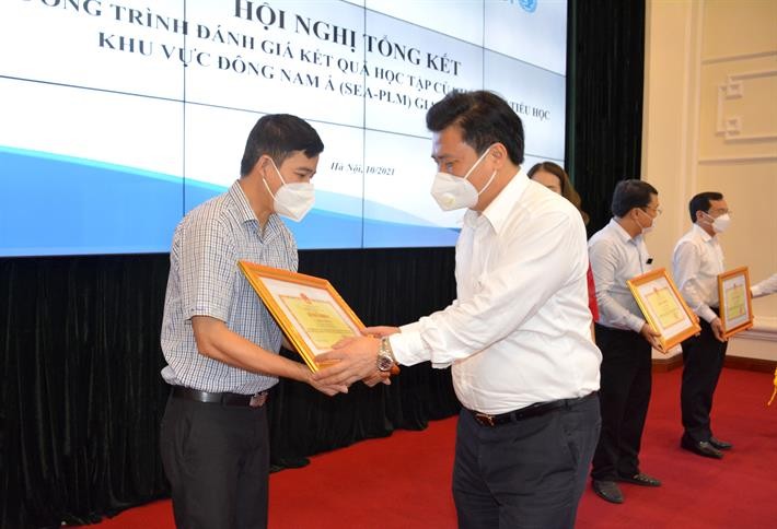 Học sinh Việt Nam đứng đầu ASEAN ở 3 lĩnh vực: Toán, Đọc hiểu và Viết Học sinh Việt Nam đứng đầu ASEAN ở 3 lĩnh vực: Toán, Đọc hiểu và Viết