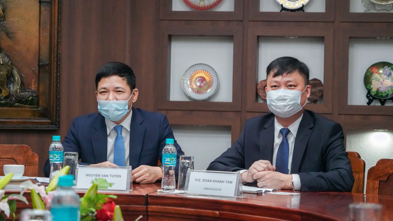 Thúc đẩy hợp tác kinh tế, thương mại, du lịch, giao lưu nhân dân giữa Việt Nam - Mông Cổ Thúc đẩy hợp tác kinh tế, thương mại, du lịch, giao lưu nhân dân giữa Việt Nam - Mông Cổ