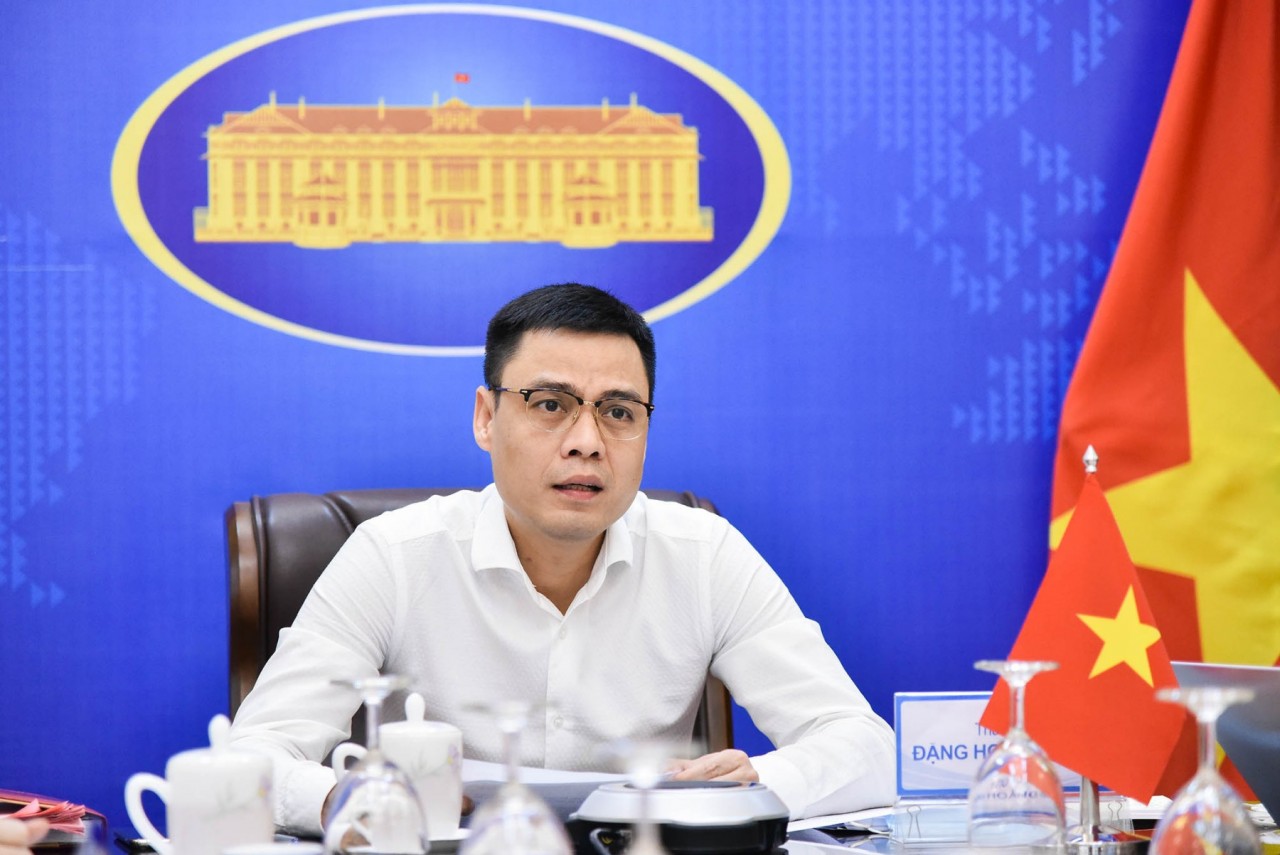 Thông tin đối ngoại là một trong những ưu tiên hàng đầu của các cơ quan đại diện ở nước ngoài Thông tin đối ngoại là một trong những ưu tiên hàng đầu của các cơ quan đại diện ở nước ngoài
