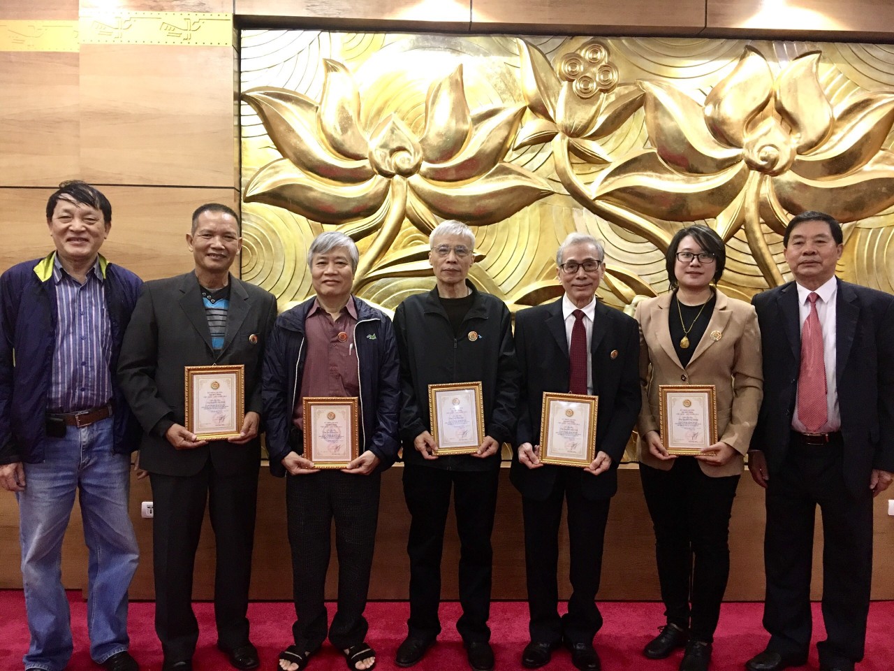 Hội Hữu nghị Việt - Nga trao Kỷ niệm chương cho 5 dịch giả Hội Hữu nghị Việt - Nga trao Kỷ niệm chương cho 5 dịch giả