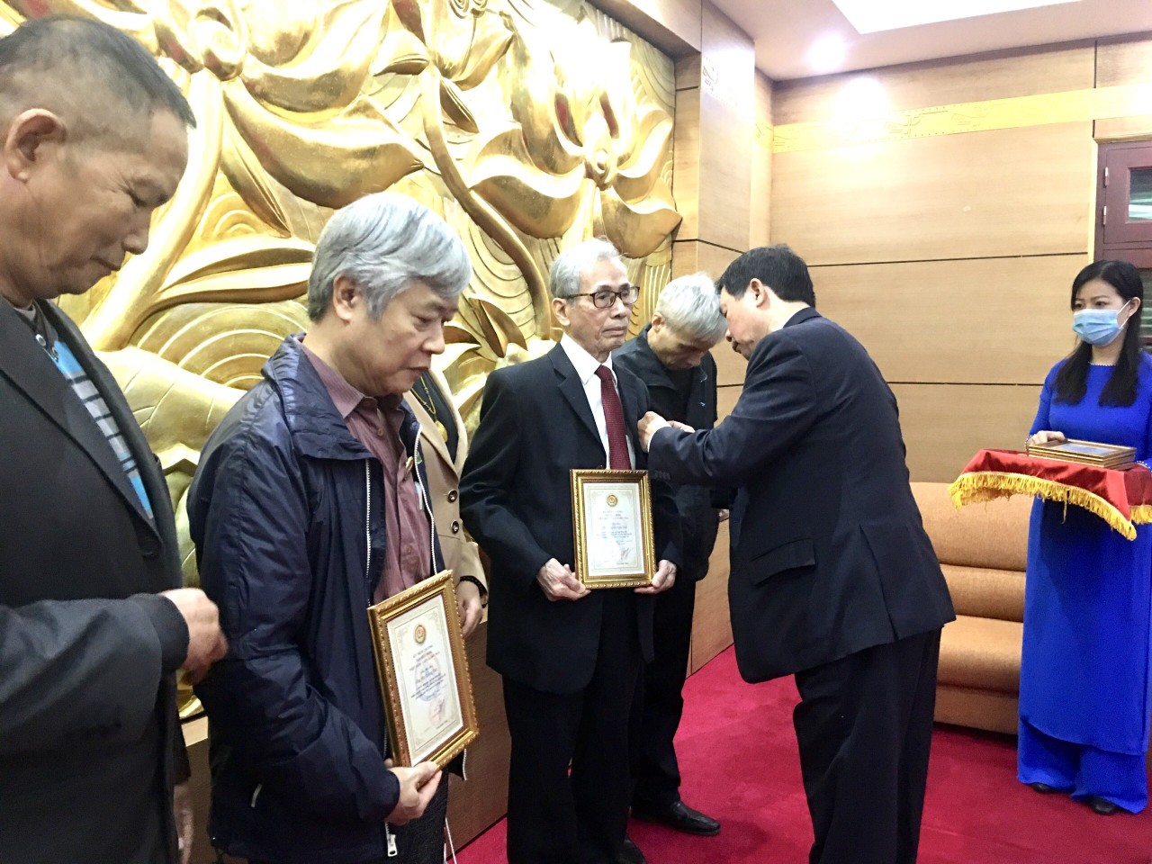 Hội Hữu nghị Việt - Nga trao Kỷ niệm chương cho 5 dịch giả Hội Hữu nghị Việt - Nga trao Kỷ niệm chương cho 5 dịch giả
