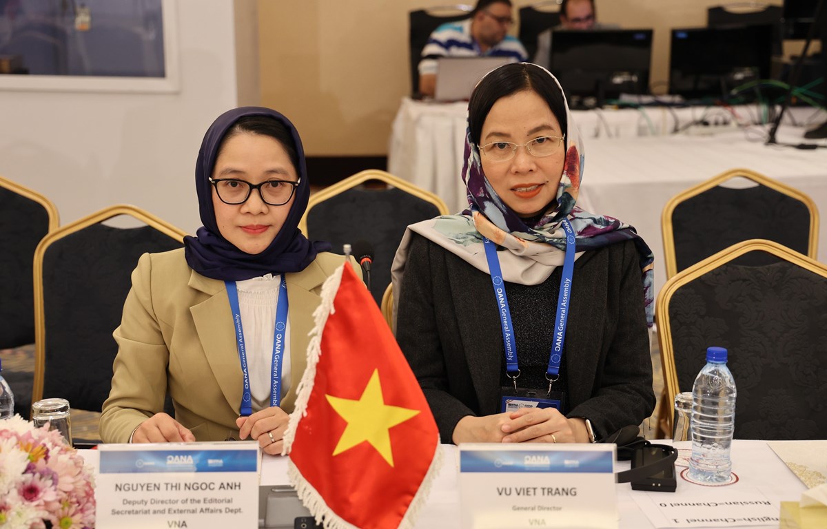 Tổng giám đốc TTXVN Vũ Việt Trang (bên phải) dẫn đầu đoàn Việt Nam tham dự Đại hội đồng OANA lần thứ 18. (Ảnh: TTXVN phát)