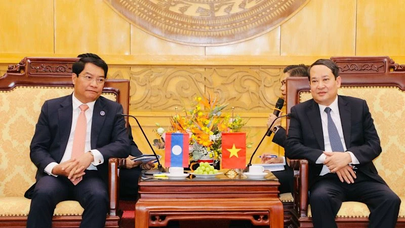 Thắt chặt mối quan hệ, tình đoàn kết giữa tỉnh Ninh Bình và Thủ đô Viêng Chăn Thắt chặt mối quan hệ, tình đoàn kết giữa tỉnh Ninh Bình và Thủ đô Viêng Chăn