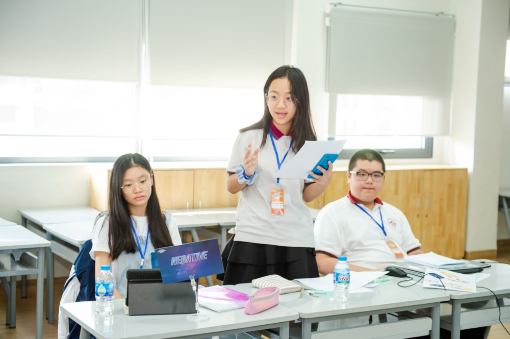 Học sinh THCS Hà Nội tranh biện tiếng Anh về các vấn đề xã hội trên toàn thế giới Học sinh THCS Hà Nội tranh biện tiếng Anh về các vấn đề xã hội trên toàn thế giới