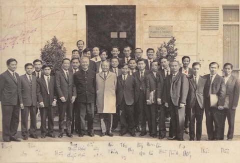 Xuân Oanh – nhà ngoại giao nhân dân tự học Xuân Oanh – nhà ngoại giao nhân dân tự học