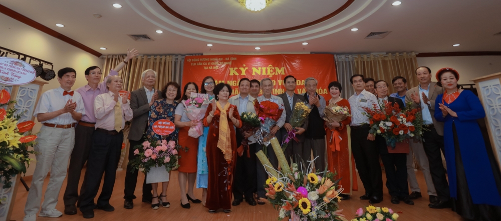 Kỉ niệm 6 năm UNESCO vinh danh Dân ca Ví, Giặm Nghệ Tĩnh là văn hóa phi vật thể của nhân loại Kỉ niệm 6 năm UNESCO vinh danh Dân ca Ví, Giặm Nghệ Tĩnh là văn hóa phi vật thể của nhân loại