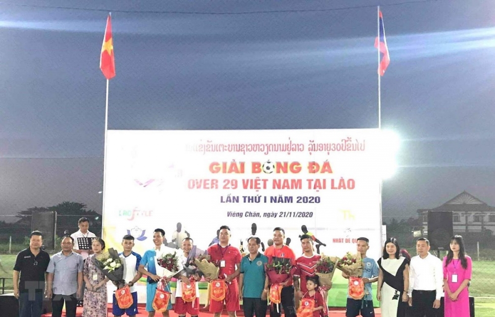7 đội bóng tham dự giải “Over 29 Việt Nam” tại Lào lần thứ nhất 7 đội bóng tham dự giải “Over 29 Việt Nam” tại Lào lần thứ nhất