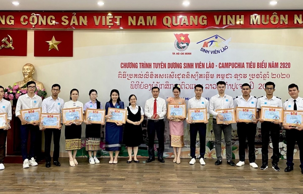 TP.HCM tuyên dương 122 sinh viên Lào - Campuchia tiêu biểu năm 2020 TP.HCM tuyên dương 122 sinh viên Lào - Campuchia tiêu biểu năm 2020