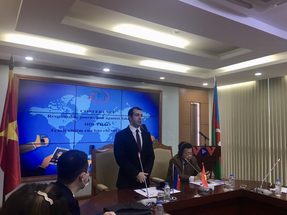 Các chuyên gia, đại sứ bàn biện pháp đối phó với tin giả Các chuyên gia, đại sứ bàn biện pháp đối phó với tin giả
