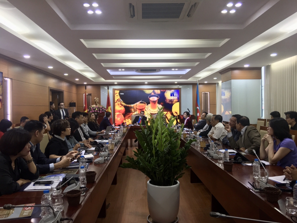 Các chuyên gia, đại sứ bàn biện pháp đối phó với tin giả Các chuyên gia, đại sứ bàn biện pháp đối phó với tin giả