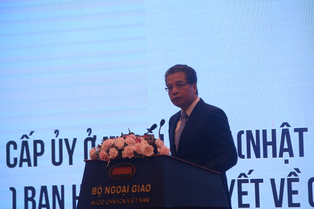 Thực hiện công tác về người Việt Nam ở nước ngoài là nhiệm vụ của cả hệ thống chính trị và của toàn dân Thực hiện công tác về người Việt Nam ở nước ngoài là nhiệm vụ của cả hệ thống chính trị và của toàn dân