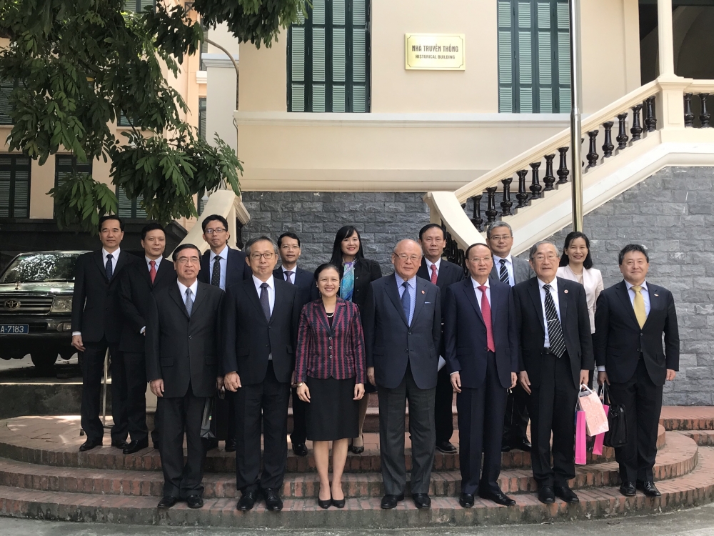 Chủ tịch Nguyễn Phương Nga tiếp ông Takebe Tsutomu, Cố vấn đặc biệt Liên minh Nghị sĩ hữu nghị Nhật – Việt Chủ tịch Nguyễn Phương Nga tiếp ông Takebe Tsutomu, Cố vấn đặc biệt Liên minh Nghị sĩ hữu nghị Nhật – Việt