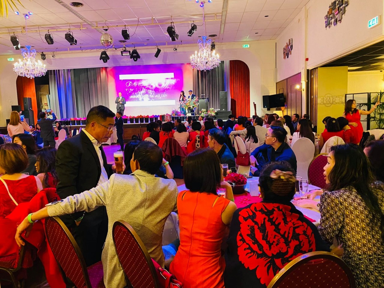 Ấm áp tình quê hương tại đêm gala Ấm áp tình quê hương tại đêm gala