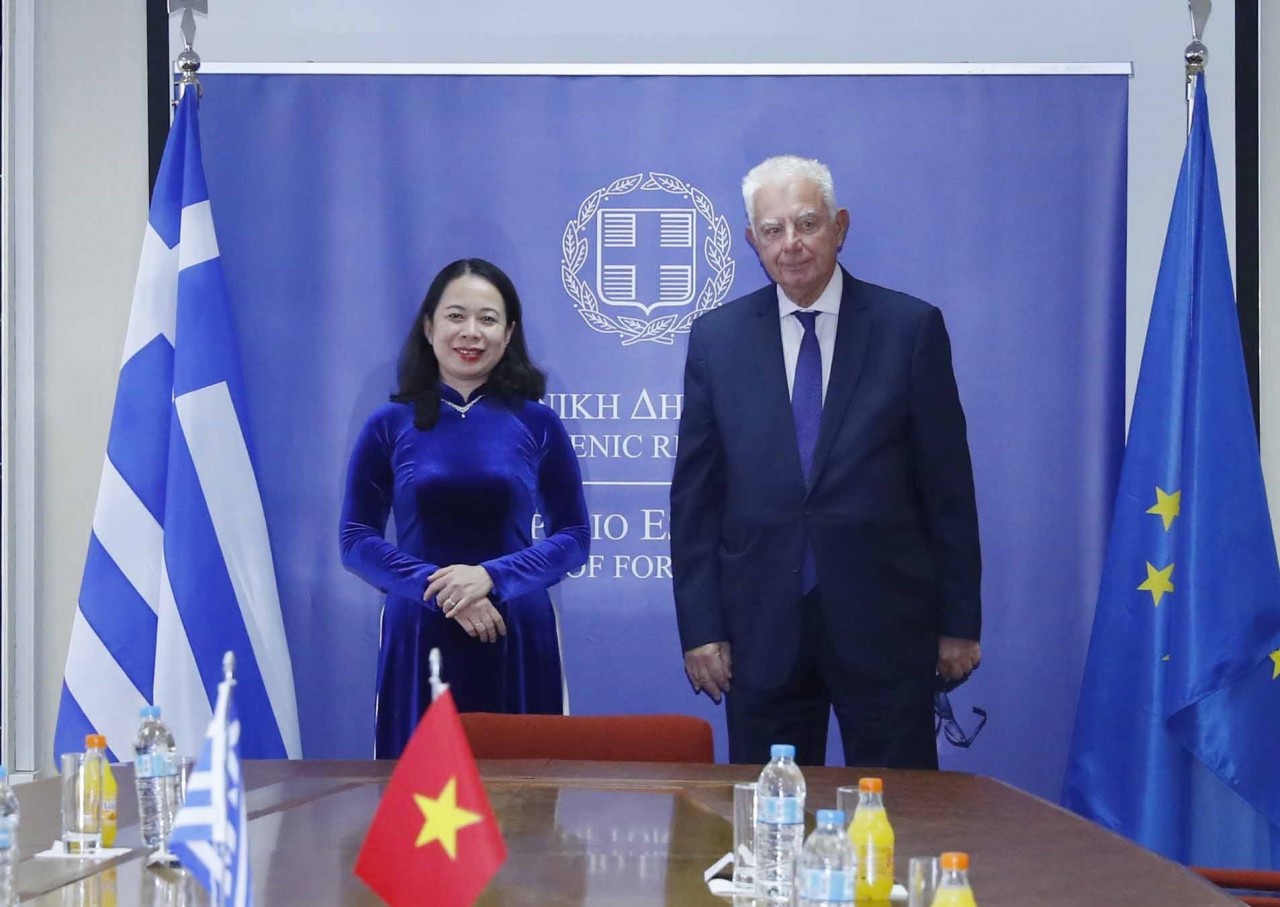 Việt Nam coi trọng và mong muốn tăng cường quan hệ hữu nghị, hợp tác nhiều mặt với Hy Lạp Việt Nam coi trọng và mong muốn tăng cường quan hệ hữu nghị, hợp tác nhiều mặt với Hy Lạp
