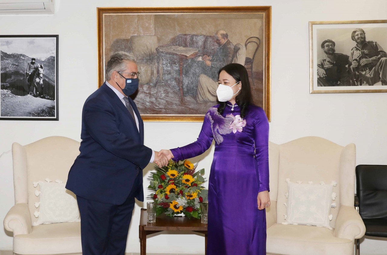Việt Nam coi trọng và mong muốn tăng cường quan hệ hữu nghị, hợp tác nhiều mặt với Hy Lạp Việt Nam coi trọng và mong muốn tăng cường quan hệ hữu nghị, hợp tác nhiều mặt với Hy Lạp