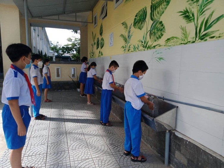 PICCA (Úc) hỗ trợ xây dựng bồn rửa tay tại 10 trường tiểu học ở huyện Phú Vang (Huế) PICCA (Úc) hỗ trợ xây dựng bồn rửa tay tại 10 trường tiểu học ở huyện Phú Vang (Huế)