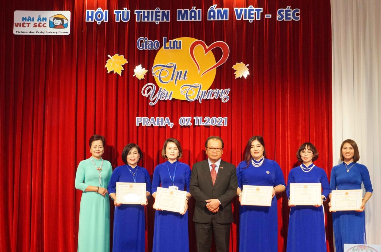 Hội “Mái ấm Việt-Séc” lan toả hoạt động từ thiện trong đêm giao lưu Hội “Mái ấm Việt-Séc” lan toả hoạt động từ thiện trong đêm giao lưu