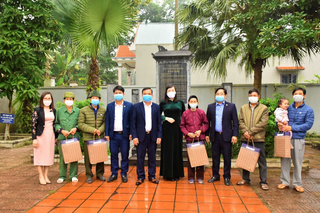 Liên hiệp các tổ chức hữu nghị tỉnh Thái Nguyên về nguồn, tri ân người dân xã Điềm Mặc Liên hiệp các tổ chức hữu nghị tỉnh Thái Nguyên về nguồn, tri ân người dân xã Điềm Mặc