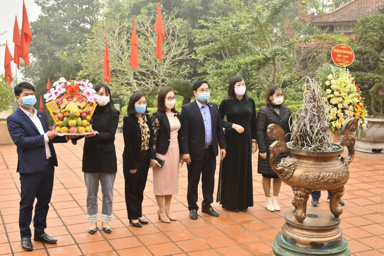 Liên hiệp các tổ chức hữu nghị tỉnh Thái Nguyên về nguồn, tri ân người dân xã Điềm Mặc Liên hiệp các tổ chức hữu nghị tỉnh Thái Nguyên về nguồn, tri ân người dân xã Điềm Mặc
