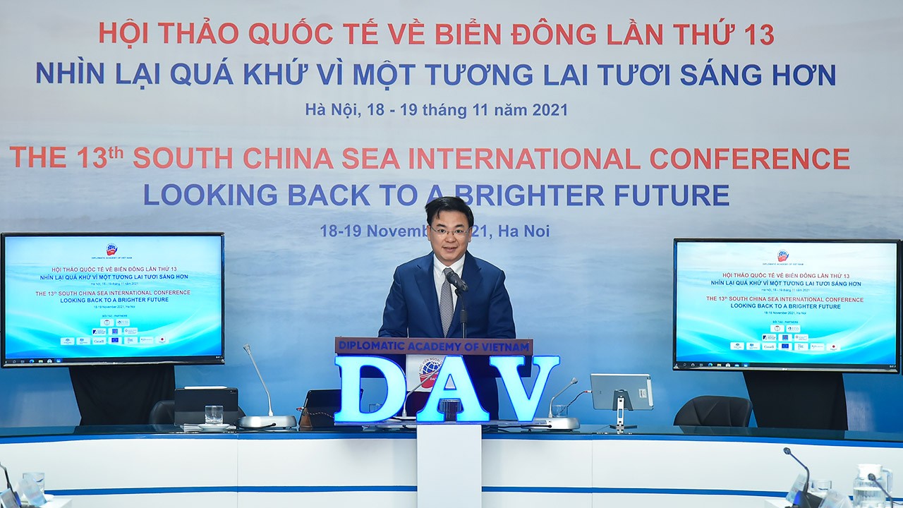 Chuyên gia từ 30 quốc gia tham dự Hội thảo khoa học quốc tế về Biển Đông lần thứ 13 Chuyên gia từ 30 quốc gia tham dự Hội thảo khoa học quốc tế về Biển Đông lần thứ 13