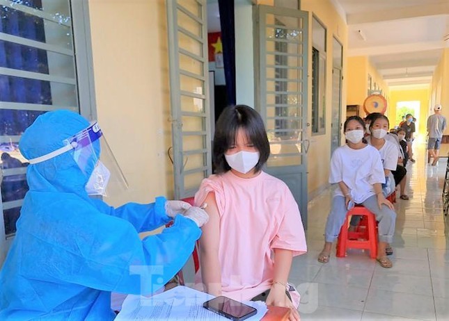 Bình Phước: Tiêm vaccine phòng COVID-19 cho trẻ em vùng biên giới Bình Phước: Tiêm vaccine phòng COVID-19 cho trẻ em vùng biên giới