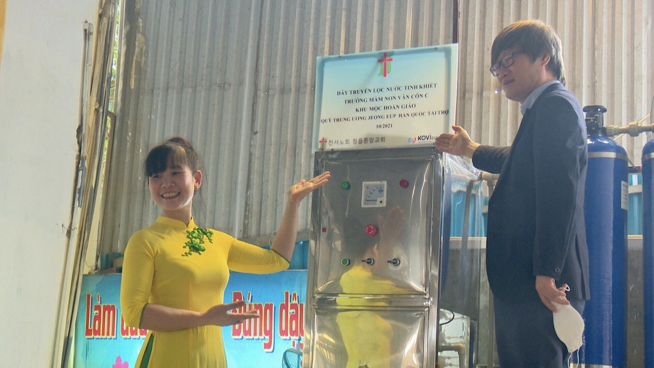 KCCC bàn giao 4 máy lọc nước cho 4 trường học tại huyện Quốc Oai và Hoài Đức (Hà Nội) KCCC bàn giao 4 máy lọc nước cho 4 trường học tại huyện Quốc Oai và Hoài Đức (Hà Nội)