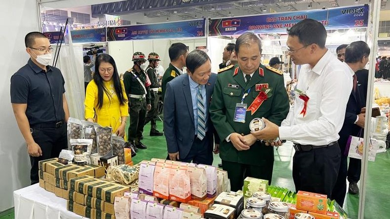 Khai mạc Hội chợ triển lãm hàng hóa Việt Nam-Lào 2022 Khai mạc Hội chợ triển lãm hàng hóa Việt Nam-Lào 2022 ảnh 1