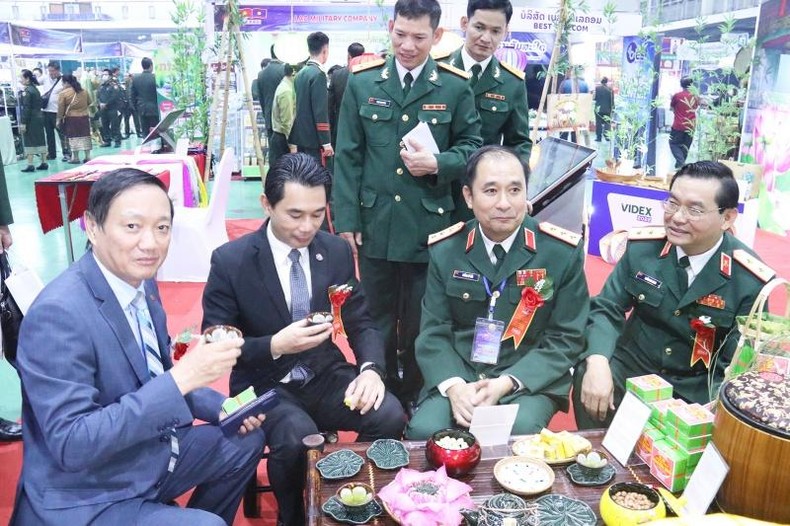 Khai mạc Hội chợ triển lãm hàng hóa Việt Nam-Lào 2022 Khai mạc Hội chợ triển lãm hàng hóa Việt Nam-Lào 2022 ảnh 2