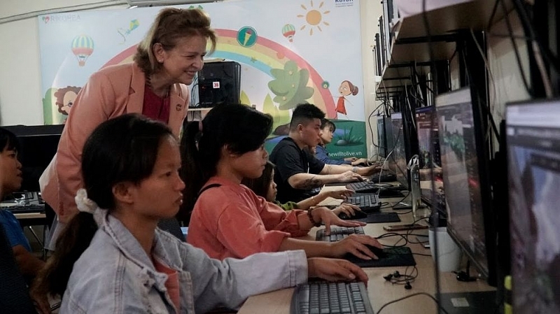 Gần 40 học sinh khuyết tật Việt Nam tiếp cận việc làm công nghệ số Gần 40 học sinh khuyết tật Việt Nam tiếp cận việc làm công nghệ số