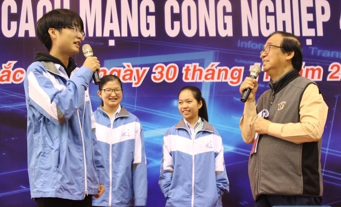 Học sinh Hà Nội, Bắc Giang, Bắc Ninh nâng cao khiến thức về 4.0 Học sinh Hà Nội, Bắc Giang, Bắc Ninh nâng cao khiến thức về 4.0