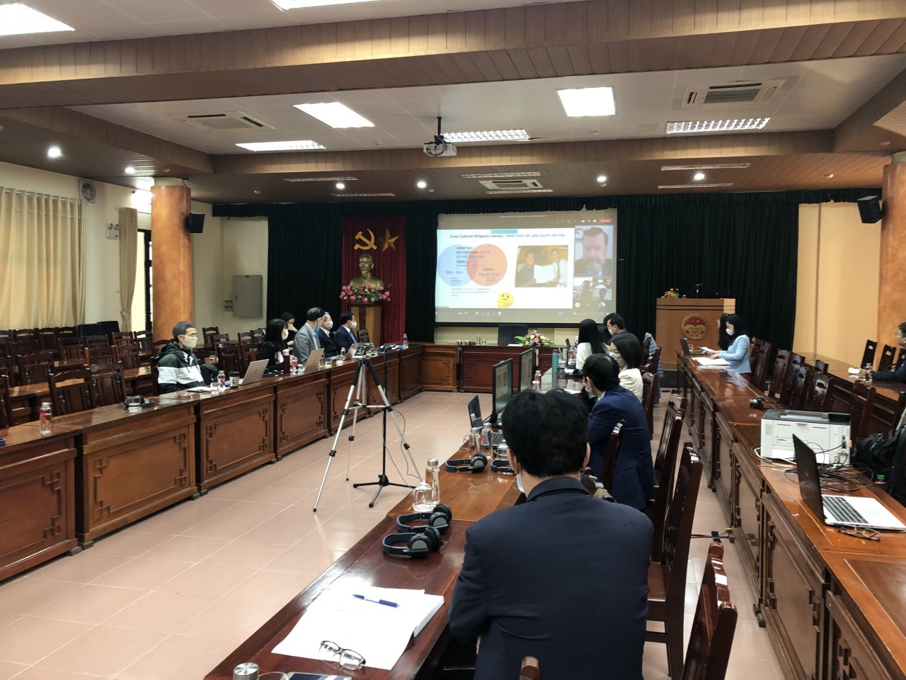Khuyến nghị các chính sách mới về tôn giáo trong xã hội đương đại Khuyến nghị các chính sách mới về tôn giáo trong xã hội đương đại