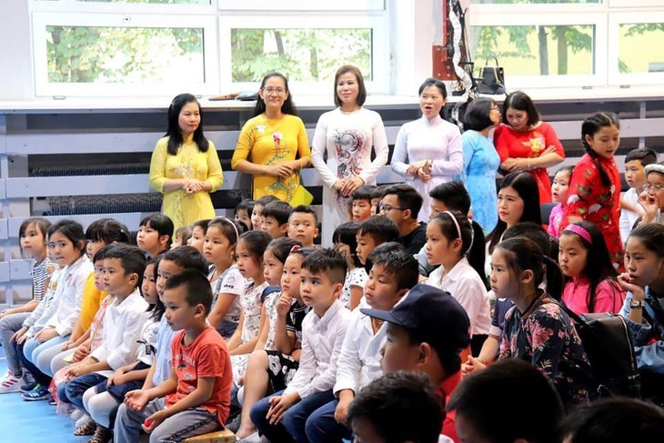 Cộng đồng người Việt khắp năm châu tôn vinh, gìn giữ tiếng Việt Cộng đồng người Việt khắp năm châu tôn vinh, gìn giữ tiếng Việt