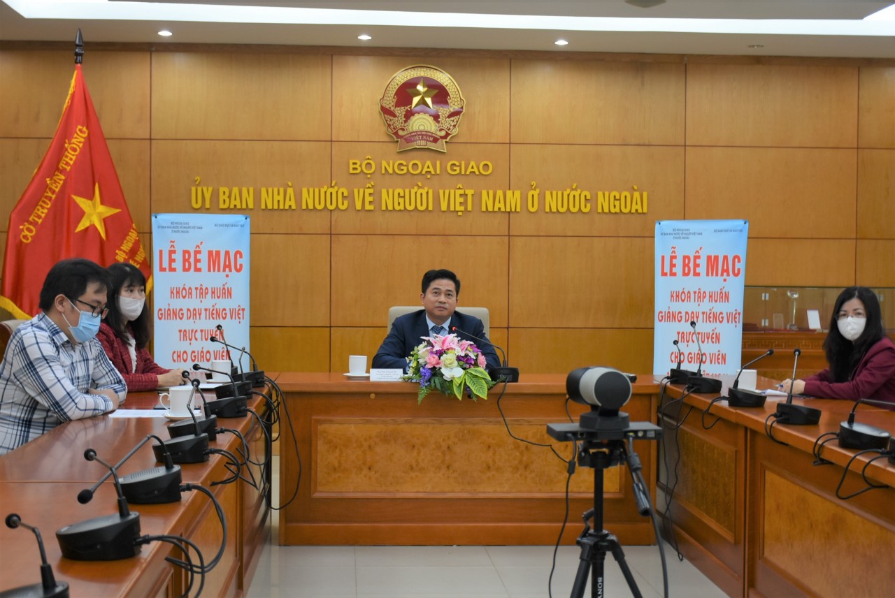 142 giáo viên kiều bào hoàn thành nội dung tập huấn nghiệp vụ giảng dạy tiếng Việt năm 2021 142 giáo viên kiều bào hoàn thành nội dung tập huấn nghiệp vụ giảng dạy tiếng Việt năm 2021