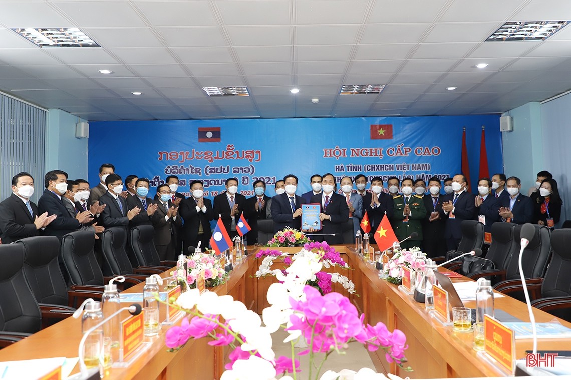Đẩy mạnh xuất nhập khẩu qua cửa khẩu Cầu Treo để thúc đẩy kinh tế Hà Tĩnh và Bôlykhămxay hậu COVID-19 Đẩy mạnh xuất nhập khẩu qua cửa khẩu Cầu Treo để thúc đẩy kinh tế Hà Tĩnh và Bôlykhămxay hậu COVID-19