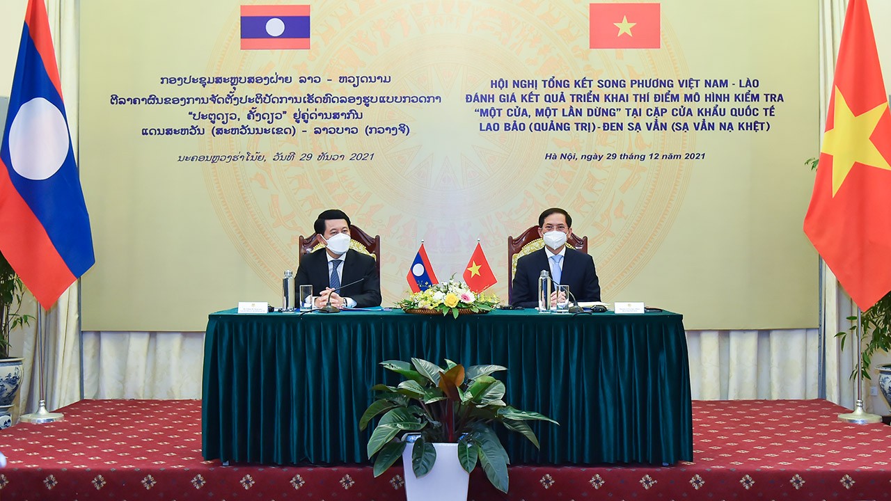 Việt Nam - Lào: Cải tiến mô hình phù hợp nhất với cặp cửa khẩu Lao Bảo - Đen Sạ Vẳn Việt Nam - Lào: Cải tiến mô hình phù hợp nhất với cặp cửa khẩu Lao Bảo - Đen Sạ Vẳn