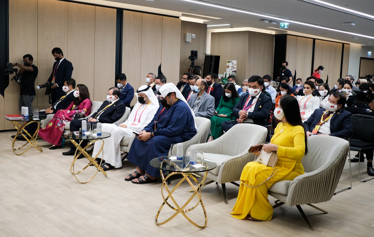Việt Nam giới thiệu tiềm năng đầu tư và hợp tác với UAE Việt Nam giới thiệu tiềm năng đầu tư và hợp tác với UAE